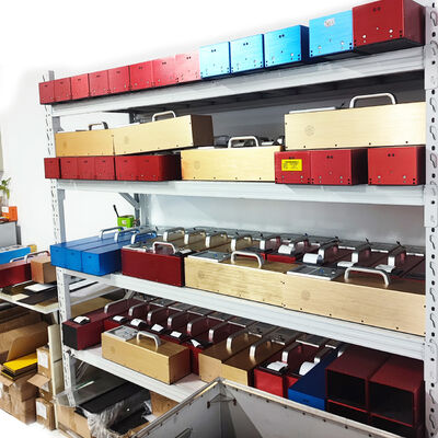 16G Data Storage Space Retroreflector Meter Biedt herhaalbaarheid Meetingsfout Onder 3 procent en Algemeen Volume 700mm X 135mm X 115mm Ontworpen voor testtoepassingen